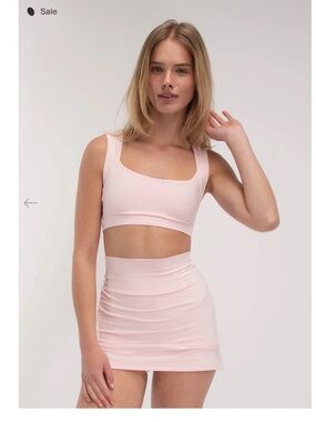 FORM Sweetheart Supporter light pink sports bra.